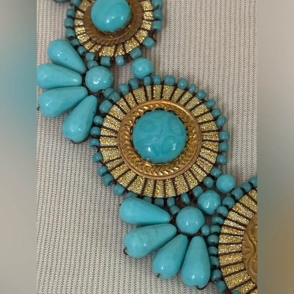 Turquoise Glass Beaded Bib Statement Necklace 🦋 - Picture 4 of 7